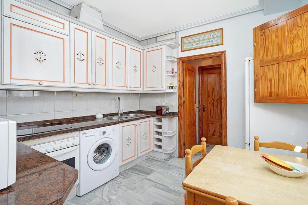 Centro. Atico Ayuntamiento Appartement